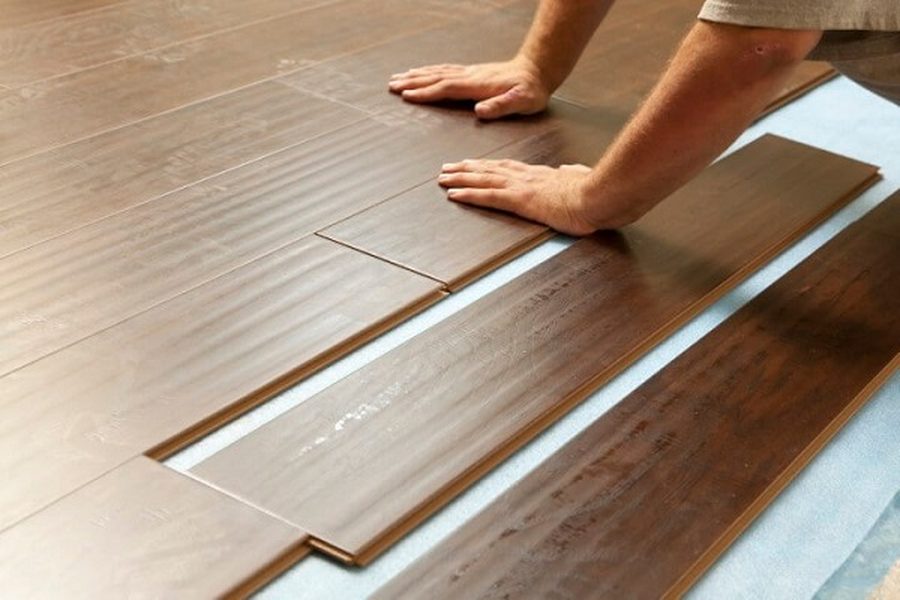 Instalação de piso laminado com sistema click pela Camargão Pisos em Brasília