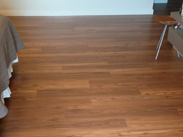 Piso flutuante instalado em residência pela Camargão Pisos em Brasília