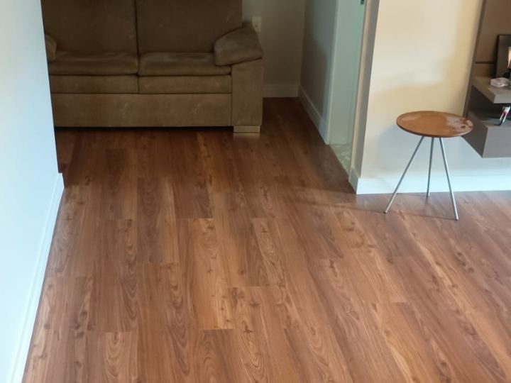 Piso laminado instalado em residência pela Camargão Pisos em Brasília